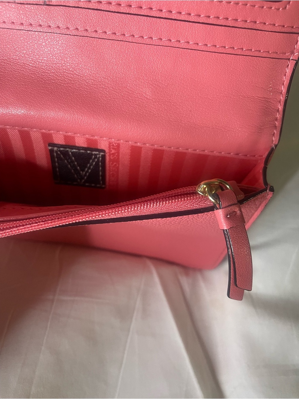 Victoria's Secret Pink Quilted Logo Crossbody Wallet With Pink Keychain - Picture 4 of 5
